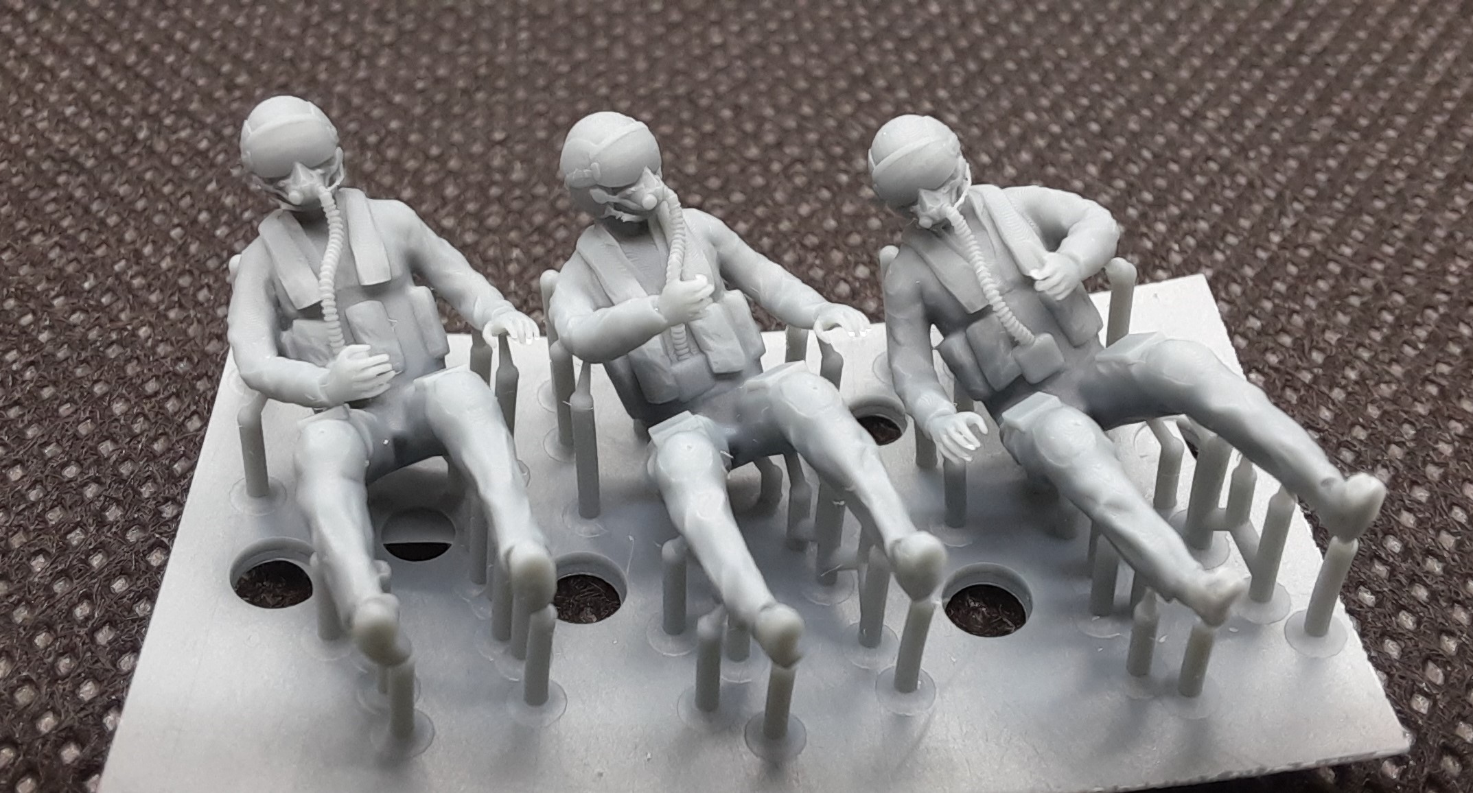 1/72 Pilots with HGU-68 helmet MBU-23 mask