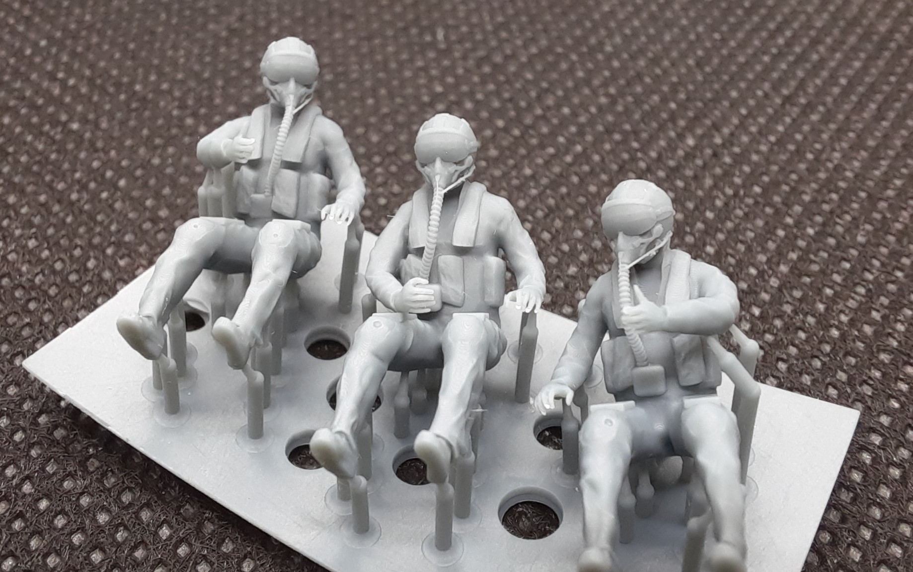 1/72 Pilots with HGU-55 helmet MBU-14 mask