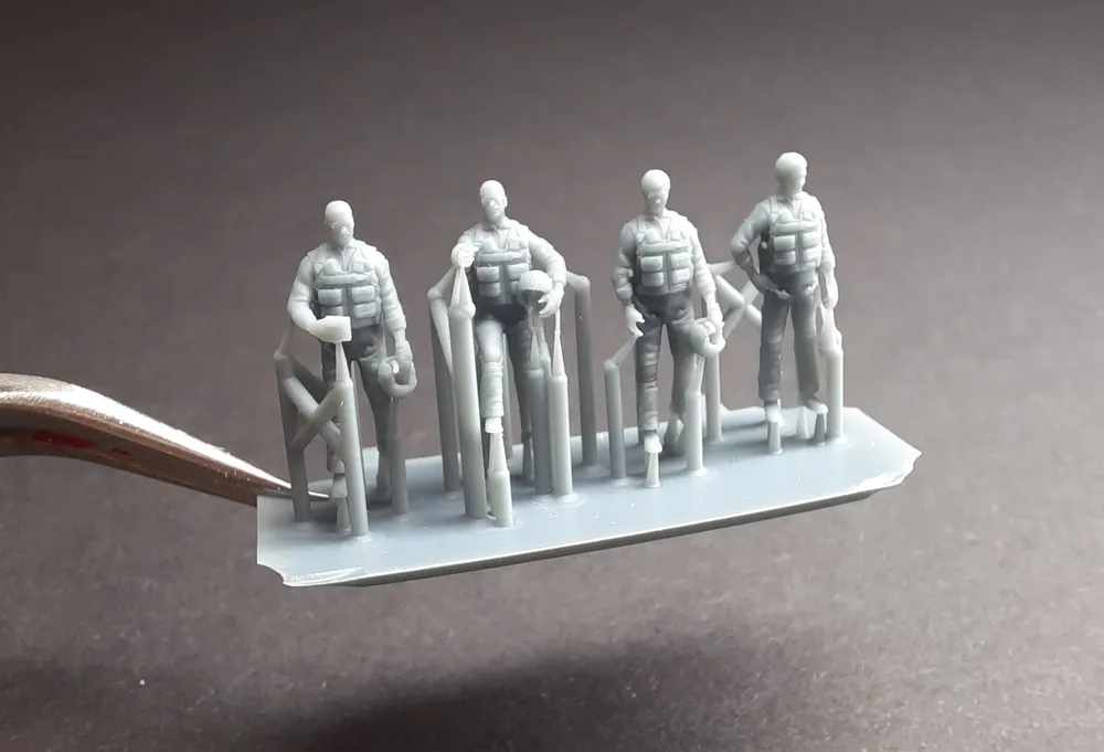 1/144 Vietnam War era American Pilots standing positions (4x pilots)